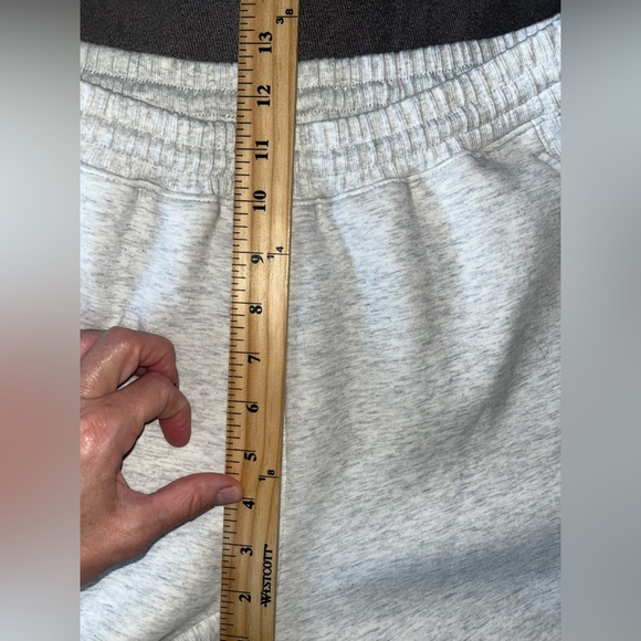 NWOT Abercrombie and Fitch YPB neoKNIT Sweatpants Small S Short Heather Grey - Picture 9 of 13